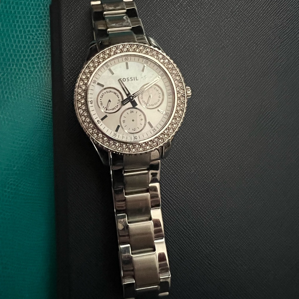 Fossil stainless steel watch (5atm) 3.5cm diameter